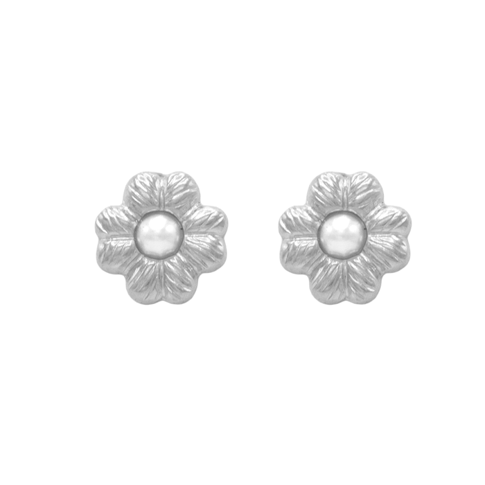 clover stud with pearl